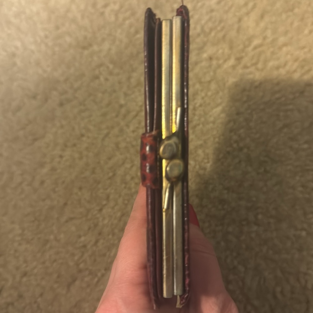 Gucci Croc-Embossed Leather Wallet in Plum with Gold GG - Picture 3 of 5